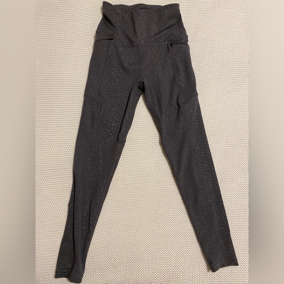 Woman’s workout tops and leggings S-M - Picture 2 of 14